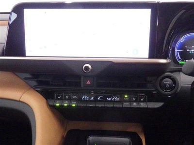 2024 Toyota CROWN SPORT photo 9