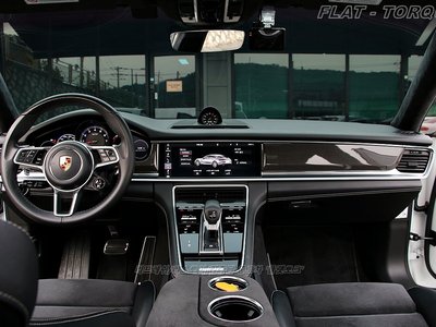 PORSCHE PANAMERA - 4