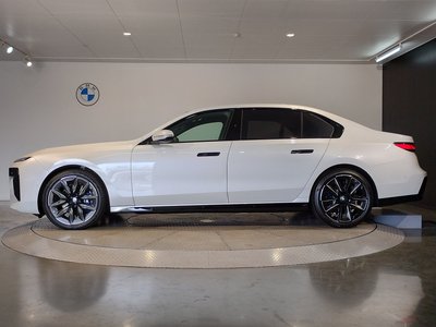 2025 BMW 7 SERIES photo 6