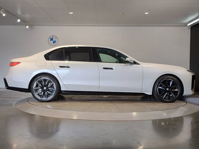 2025 BMW 7 SERIES photo 10