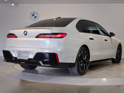 2025 BMW 7 SERIES photo 9