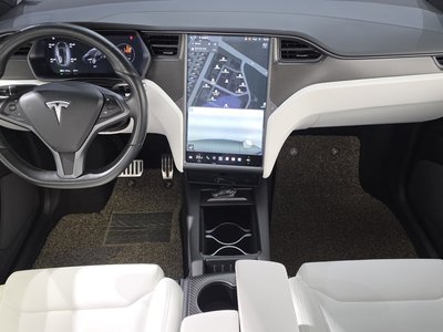 2018 Tesla MODEL X — фото 5