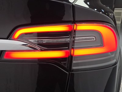 2018 Tesla MODEL X — фото 10
