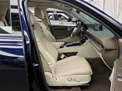 2023 Genesis GV80 thumbnail 18