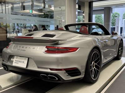PORSCHE 911 - 4