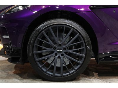 ASTON MARTIN DBX - 10