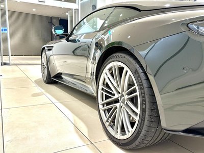 ASTON MARTIN DB12 - 4