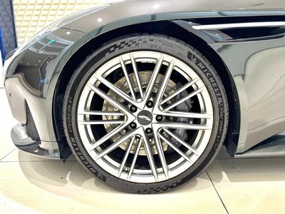 ASTON MARTIN DB12 - 10