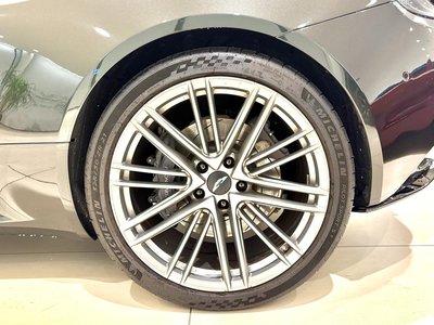 ASTON MARTIN DB12 - 9