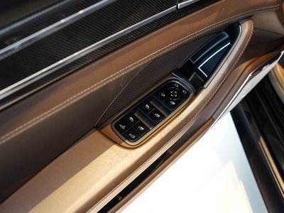 2017 Porsche PANAMERA — миниатюра 32