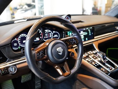 صورة 3 لـ 2017 Porsche PANAMERA