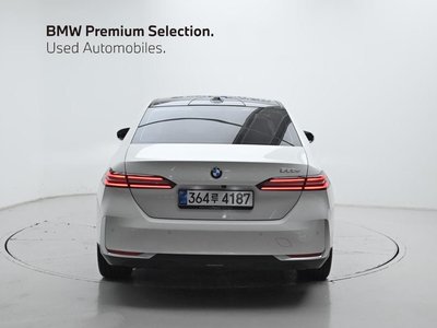 2025 BMW 5 SERIES — фото 3