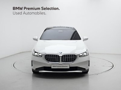 2025 BMW 5 SERIES — фото 2