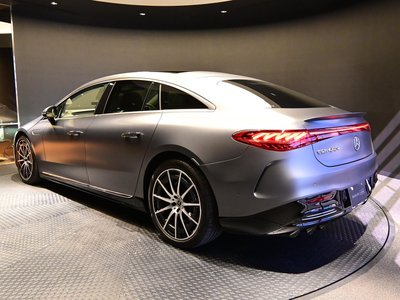 MERCEDES-BENZ EQS - 7