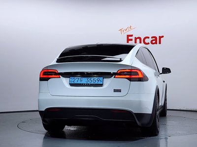 2023 Tesla MODEL X — фото 3