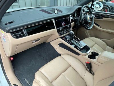 PORSCHE MACAN - 8