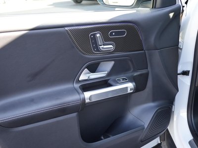 MERCEDES-BENZ GLB - 9