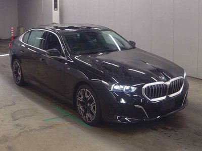 2025 BMW 5 SERIES — фото 1