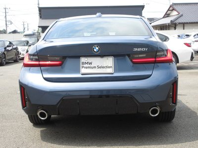 2025 BMW 3 SERIES photo 9