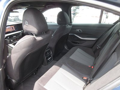 2025 BMW 3 SERIES 缩略图 21