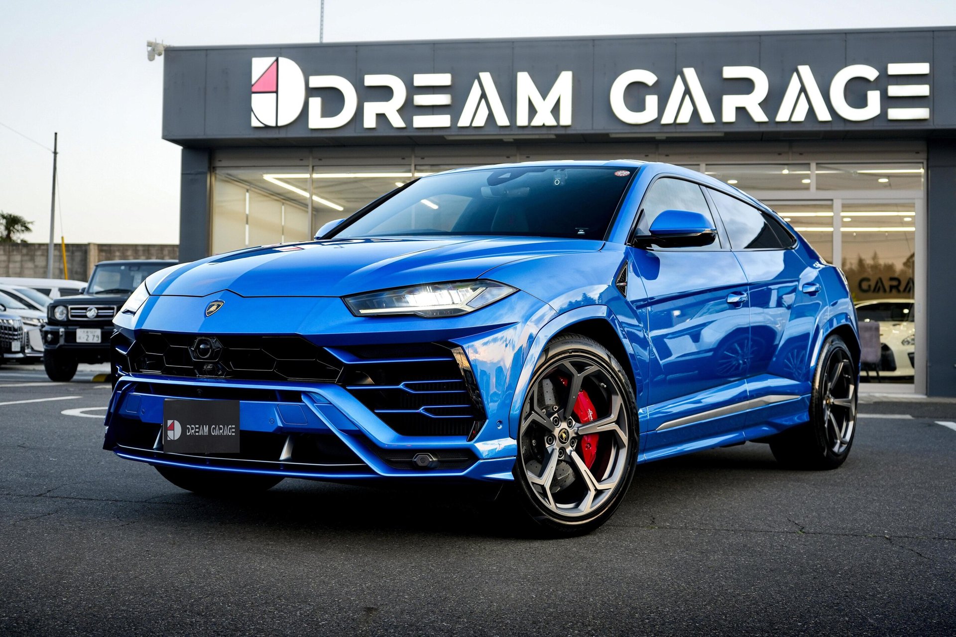 LAMBORGHINI URUS - View 1