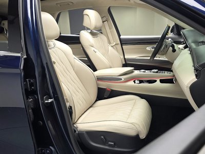 صورة 10 لـ 2022 Genesis GV70