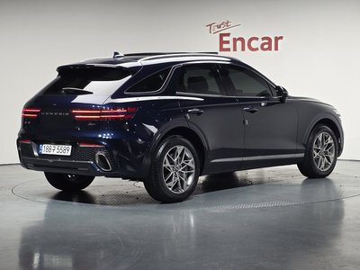 صورة 3 لـ 2022 Genesis GV70