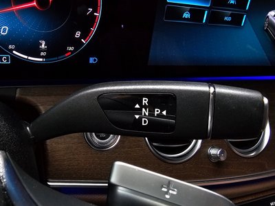 MERCEDES-BENZ E-CLASS - 9