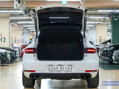 PORSCHE MACAN - 10