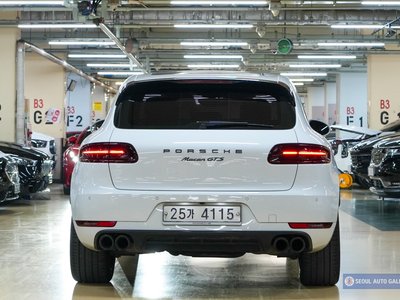 PORSCHE MACAN - 3