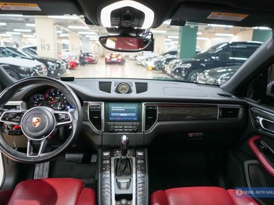 PORSCHE MACAN - 5