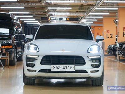PORSCHE MACAN - 2