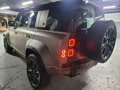 LAND ROVER DEFENDER - 9