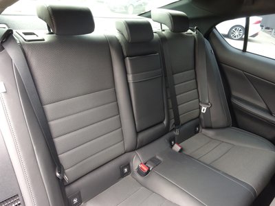 2021 Lexus IS — миниатюра 20