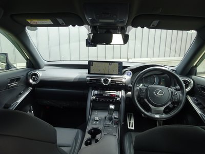 2021 Lexus IS 照片 2