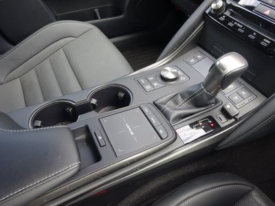 2021 Lexus IS — миниатюра 15