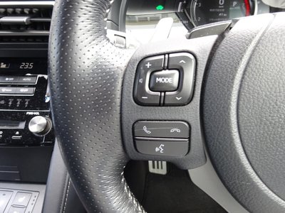 2021 Lexus IS — миниатюра 17