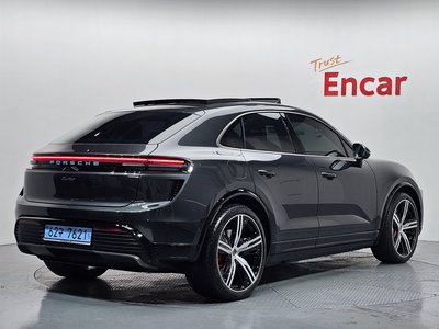 PORSCHE MACAN - 4