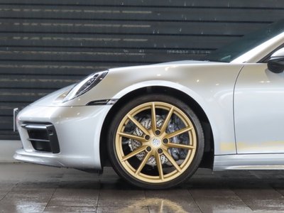 PORSCHE 911 - 4