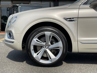 2017 Bentley BENTAYGA photo 5