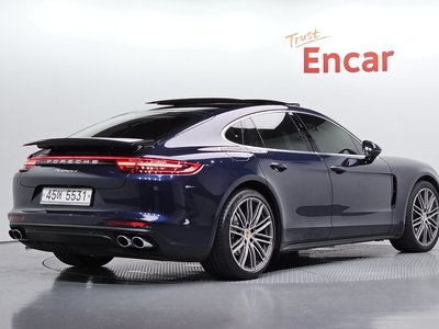 2019 Porsche PANAMERA 照片 2