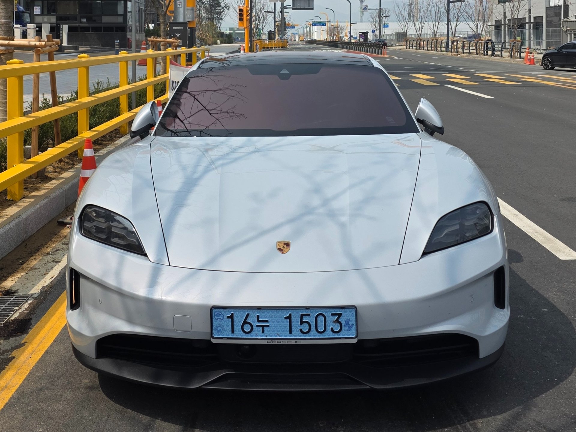 PORSCHE TAYCAN - View 1