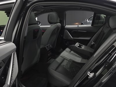 2025 BMW 5 SERIES 缩略图 11