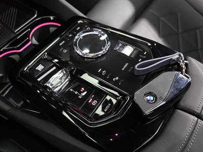2025 BMW 5 SERIES — фото 9