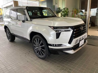 صورة 10 لـ 2025 Lexus GX