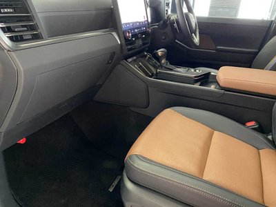 صورة مصغرة 35 لـ 2025 Lexus GX