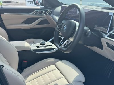 2025 BMW I4 照片 2