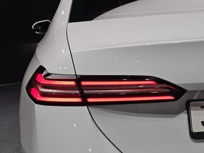 2025 BMW 5 SERIES 照片 10