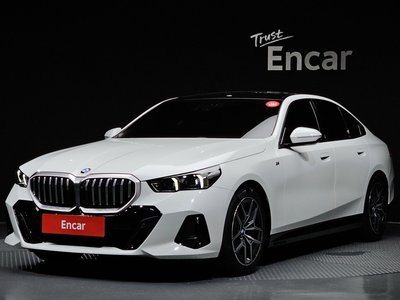 2025 BMW 5 SERIES 照片 1