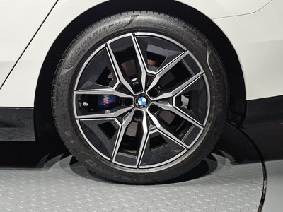 2025 BMW 5 SERIES 照片 8